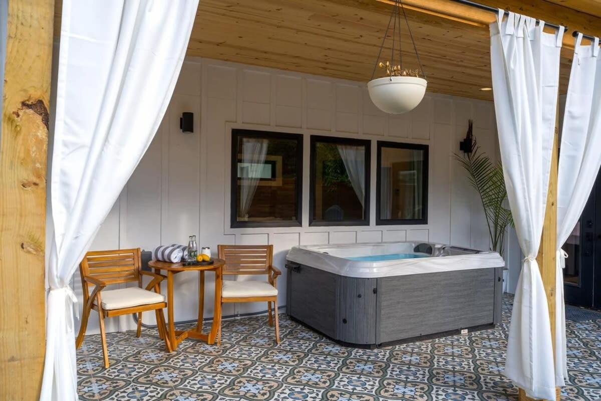 Petit Paradis Studio With Hot Tub เฟรเดอริกส์เบิร์ก ภายนอก รูปภาพ